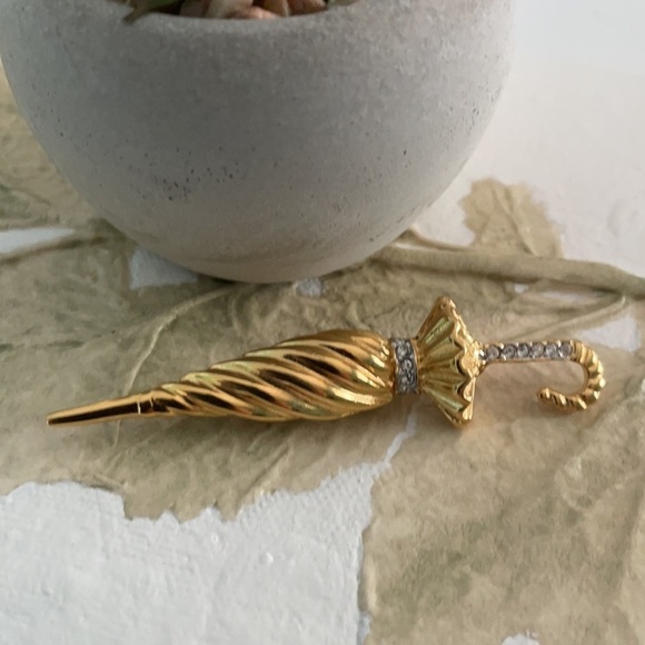 GOLD Tone Umbrella Brooch With Crystals - Picture 3 of 8